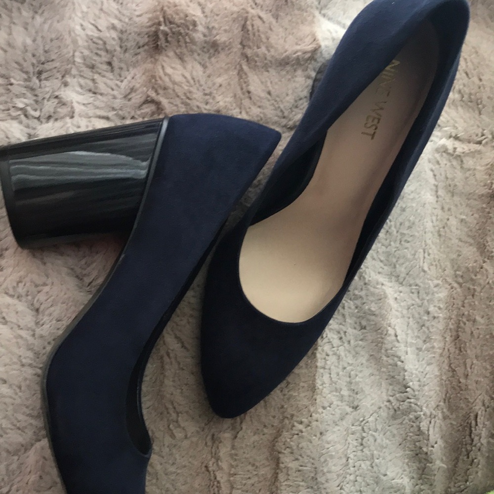 Nine West suede navy pumps